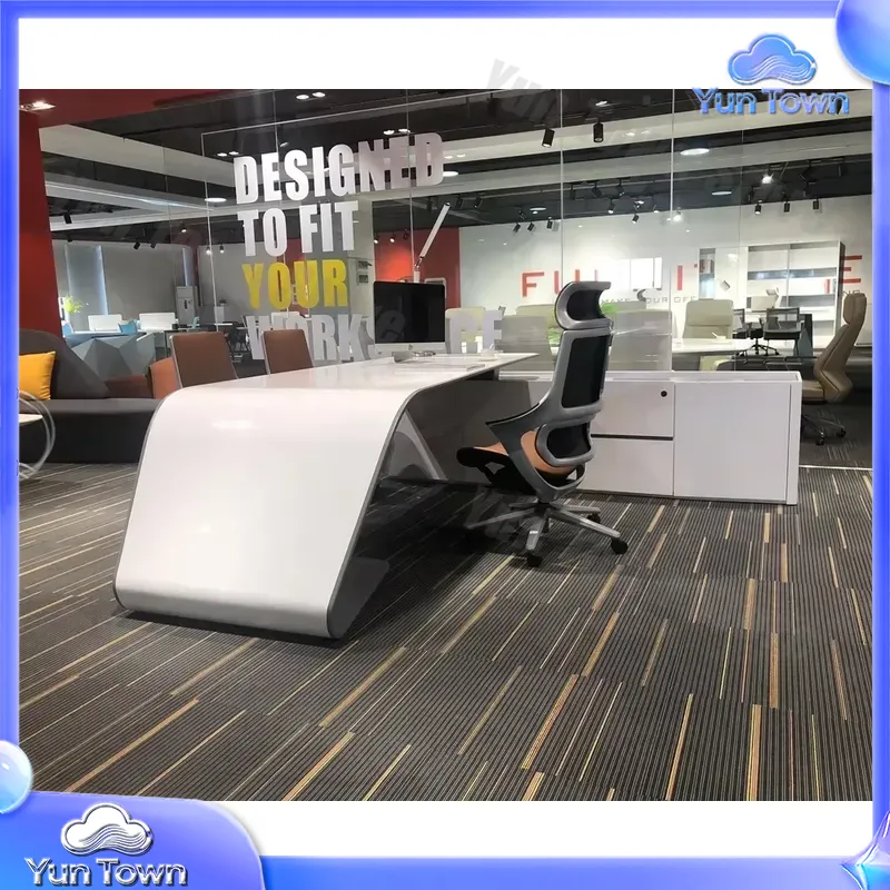 Office Tech And Management - Bureau de direction moderne en L